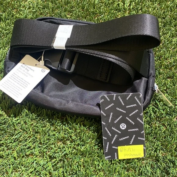 NWT Lululemon everywhere belt bag black 1L extended strap new 🖤 - Picture 4 of 4